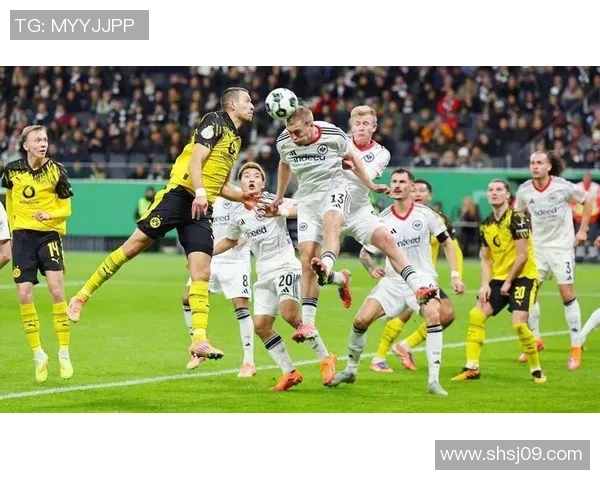 鹿特丹斯巴达主场迎战马斯特里赫全力争胜的精彩对决 鹿特丹斯巴达主场迎战马斯特里赫全力争胜的精彩对决